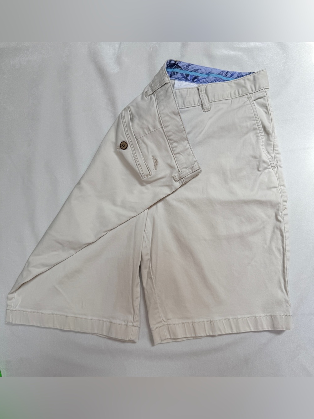 Tommy Bahama Men's Cream Chino Shorts - Classic Casual Style